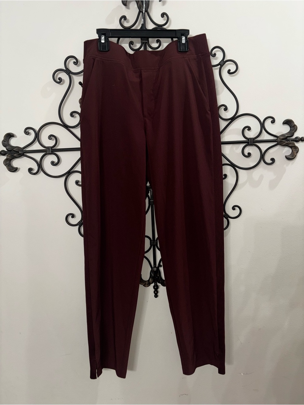 Athleta ladies pull on trousers Size 6.